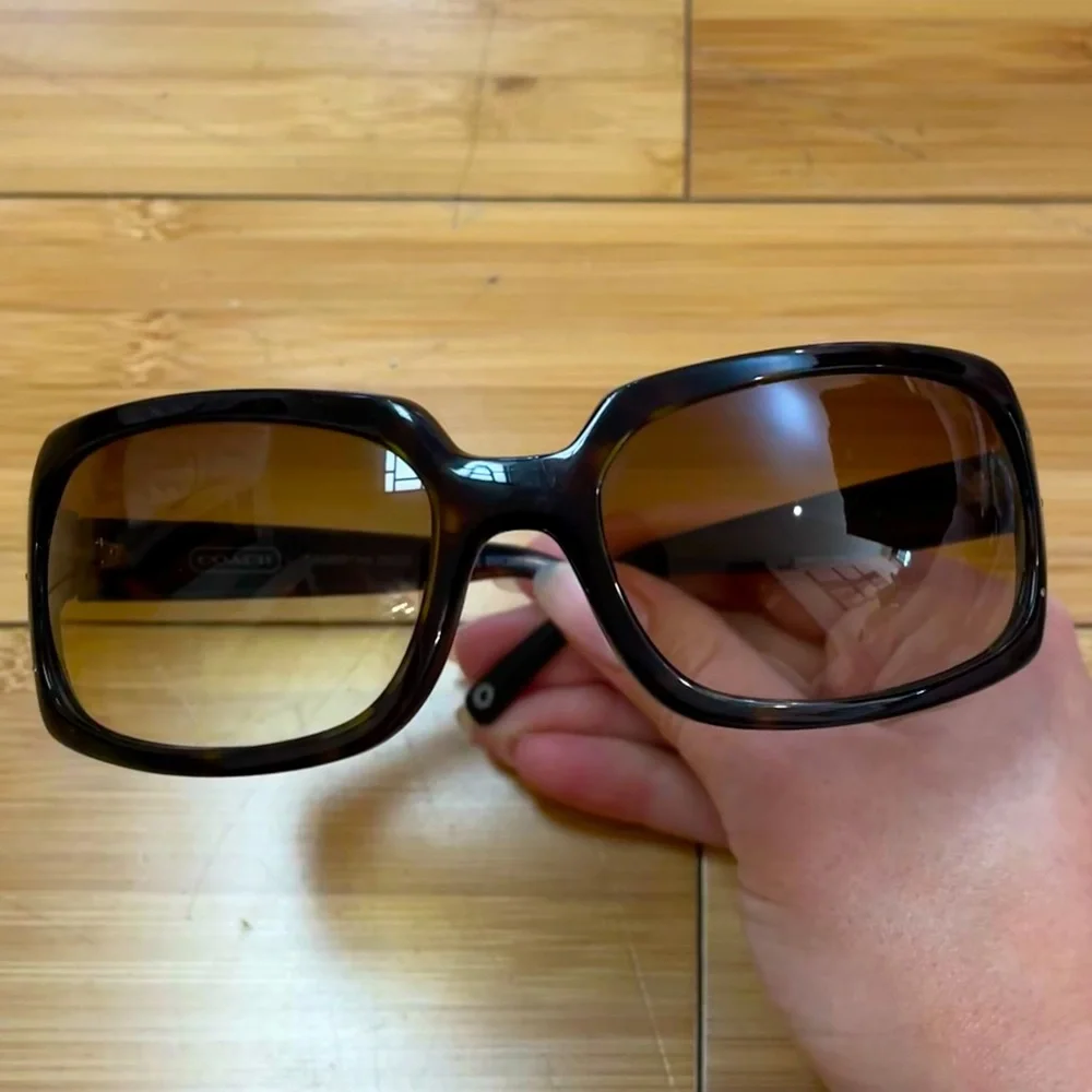 Coach sunglasses - Picture 1 of 4